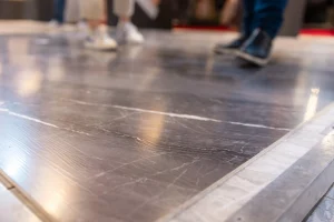 تاثیر ضخامت کفپوش PVC بر دوام آن